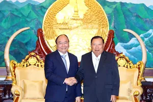Thủ tướng hội kiến lãnh đạo cấp cao của nước Lào