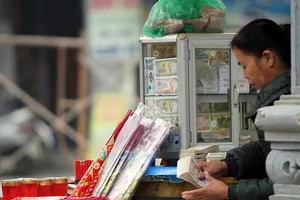 Tiền mới khan hiếm, phí đổi tiền lẻ ‘nhảy múa’