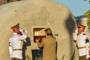 Khi những lãnh tụ trở về với đất mẹ