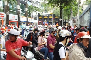 Đến phố đi bộ Nguyễn Huệ không có chỗ gửi xe