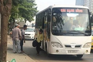 Xe ‘dù’ tung hoành ngày giáp Tết