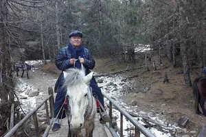 Ông già 70 khám phá Hymalaya