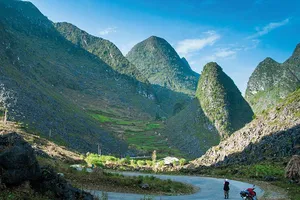 Con đường Hạnh Phúc qua Mã Pí Lèng