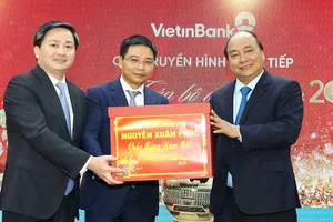 Thủ tướng thăm các ngân hàng đầu xuân
