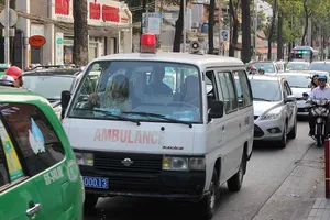 Tranh đường với xe cấp cứu: Bệnh nan y