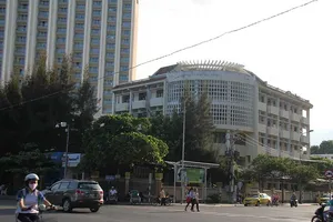 Ngừng dự án đổi đất vàng lấy trường học