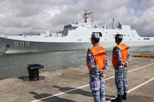 Đảo quốc thiên đường và núi nợ Trung Quốc