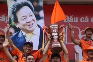 Phía sau cơn mưa tiền thưởng…