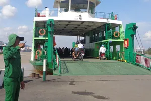 TP.HCM xin 2 phà 200 tấn về Cát Lái, Bình Khánh