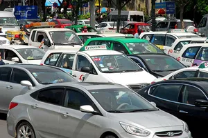 Uber, Grab sẽ bị quản tương tự taxi