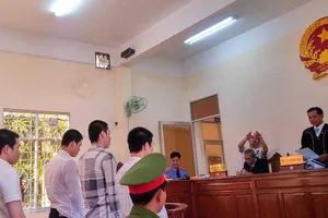 Cầm dao chặn xe xin tiền giữa đêm, tội gì?