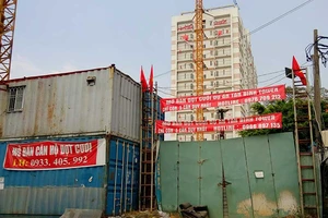 Cư dân khốn khổ đợi giao nhà dự án