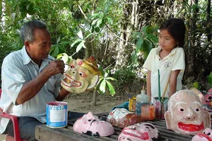 Đôi tay tài hoa của người đàn ông Khmer