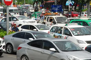 Uber, Grab sẽ phải gắn biển ‘Taxi điện tử’