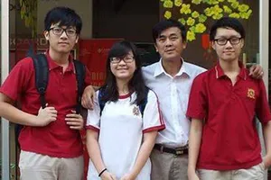 Hiệu trưởng cùng 7 người thân đăng ký hiến tạng