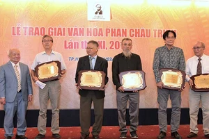 Lần đầu trao giải Phan Châu Trinh cho nhạc sĩ, họa sĩ