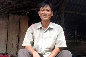 Một cái cắn môi, 9 người 10 ý