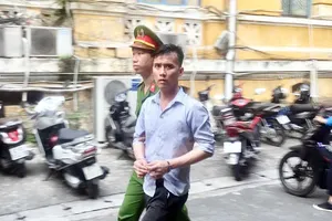 Chồng xô vợ chết, tội gì?