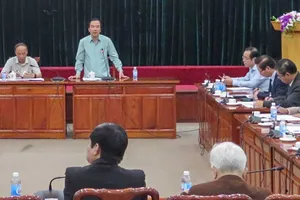 Cần bảo vệ cả thân nhân người tố tham nhũng