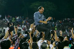 Chưa có bằng đại học, đưa bầu Đức vào làm gì?