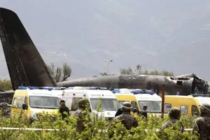 Rơi máy bay quân sự, hàng trăm người thiệt mạng