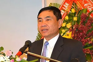 Một ủy viên Trung ương Đảng bị cảnh cáo