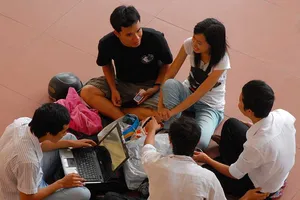 Khám sức khỏe để tốt nghiệp ĐH: Trường nói có, Bộ bảo không!