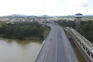 Những chuyện buồn ở cầu ‘giã biệt’