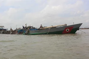 ‘Cát tặc’ tổng tấn công sông Hàm Luông