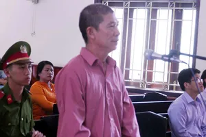 Bị truy tố, cán bộ Cục Thuế nói doanh nghiệp ‘gài bẫy’