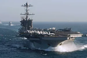 Tàu sân bay Mỹ lưu lại Địa Trung Hải đối phó Nga