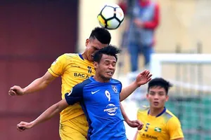 Các CLB bóng đá Việt Nam không chịu lớn