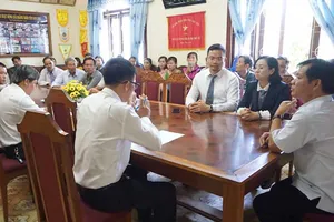 Thẩm phán liên tục bệnh, luật sư ‘vịn’ chánh án