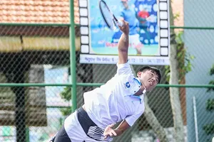 Lý Hoàng Nam ‘sao chép’ cách giao bóng của Djokovic