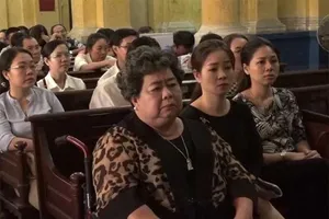 Công ty Phương Trang bị bà Phấn bắt gánh nợ ra sao?