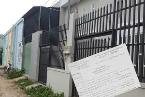 ‘Phù phép’ sân cầu lông thành chục căn nhà để bán