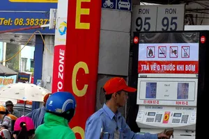 Bức xúc trước đề xuất kết liễu xăng A95
