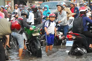 TP.HCM: Ngập bủa vây do thiếu tiền?