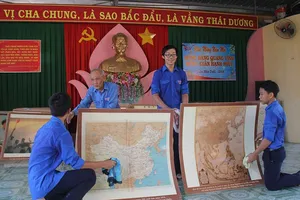 Cụ ông 84 tuổi trưng bày tư liệu Hoàng Sa, Trường Sa