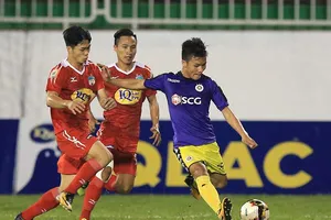 Trọng tài sợ bầu Đức hay sợ thổi sai?