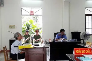 Vụ Nguyễn Khắc Thủy dâm ô trẻ em: Xử treo là quá nhẹ