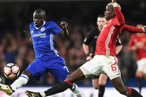 Mourinho thèm danh hiệu, Conte mệt mỏi