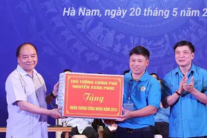 Thủ tướng gỡ khó chuyện ăn ở cho công nhân