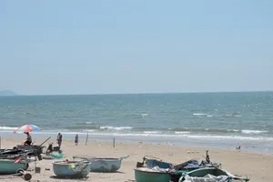 Ly hôn do chồng đi biển, vợ ở nhà có người khác