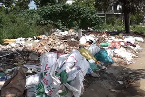 Cư dân bức xúc vì nạn đổ rác trộm