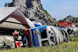 Lật tàu lửa, nhiều người thương vong