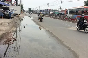 Dân kêu trời vì làm đường không có cống