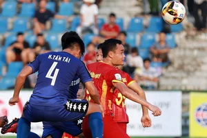 Bóng đá Nam Định vùng vẫy để thoát về mái nhà xưa