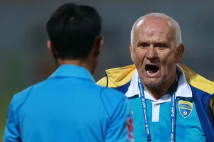 Trọng tài Việt Nam ‘chín ép’