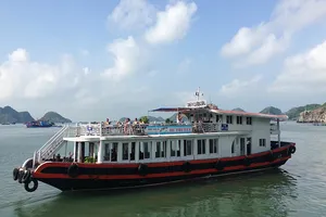 Tàu du lịch Cát Bà bị cấm vào vịnh Hạ Long